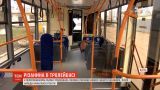 Резня в троллейбусе: в Одессе мужчина ранил ножом в живот другого пассажира