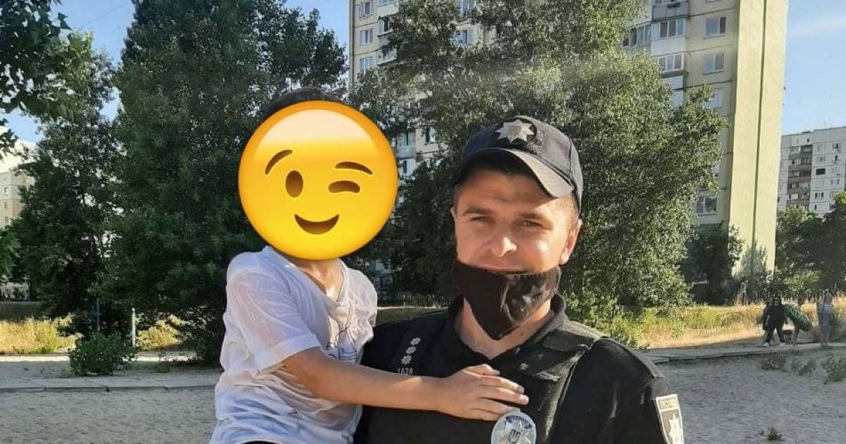 Вышел из квартиры и пошел купаться: в Киеве полицейские нашли на водоеме 5-летнего ребенка
