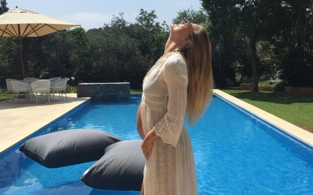 Екс-дівчина Ді Капріо готується стати мамою / © instagram.com/barrefaeli