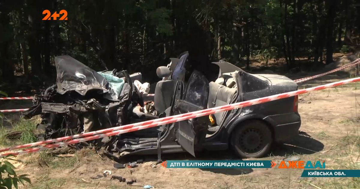 В Киеве в маршрутку, наполненную пассажирами влетела легковушка