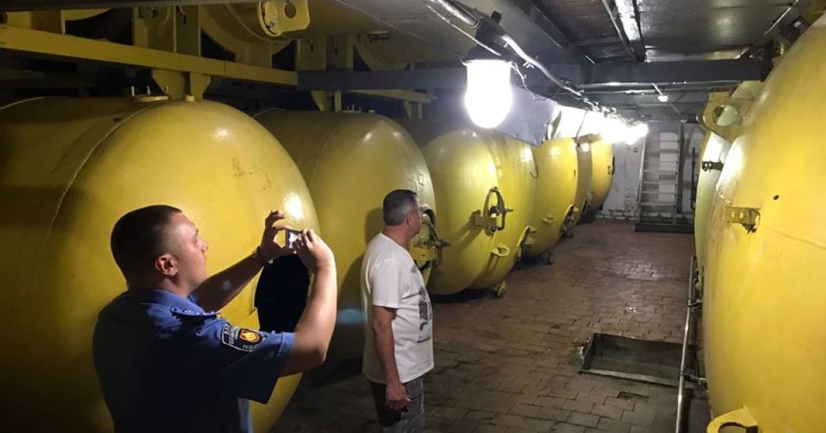 Масштабний бій з тінню: 300 податківців проводять обшуки на спиртзаводах у 15 областях України