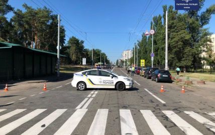 У Києві виявили підозрілий пакет на вулиці: поліція з'ясовує, чи це не вибухівка
