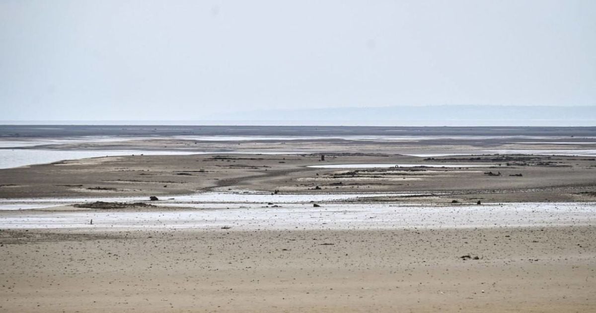 В интернете появились фото и видео обмелевшего Каховского водохранилища