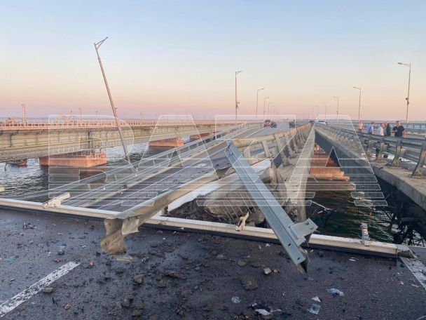 Фото з Кримського мосту після вибуху 17 липня / Фото: Телеграм-канал Baza / © 
