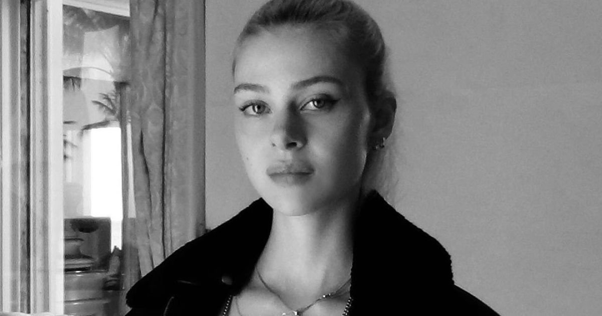 Қырынған тығыз киска