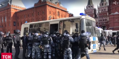 У Росії в 44 містах відбулися антивоєнні протести, затримані співали гімн України - відео