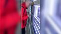 В Днепре тиктокер для просмотров снял видео, где ел яблоко и плевал ним в продавцов