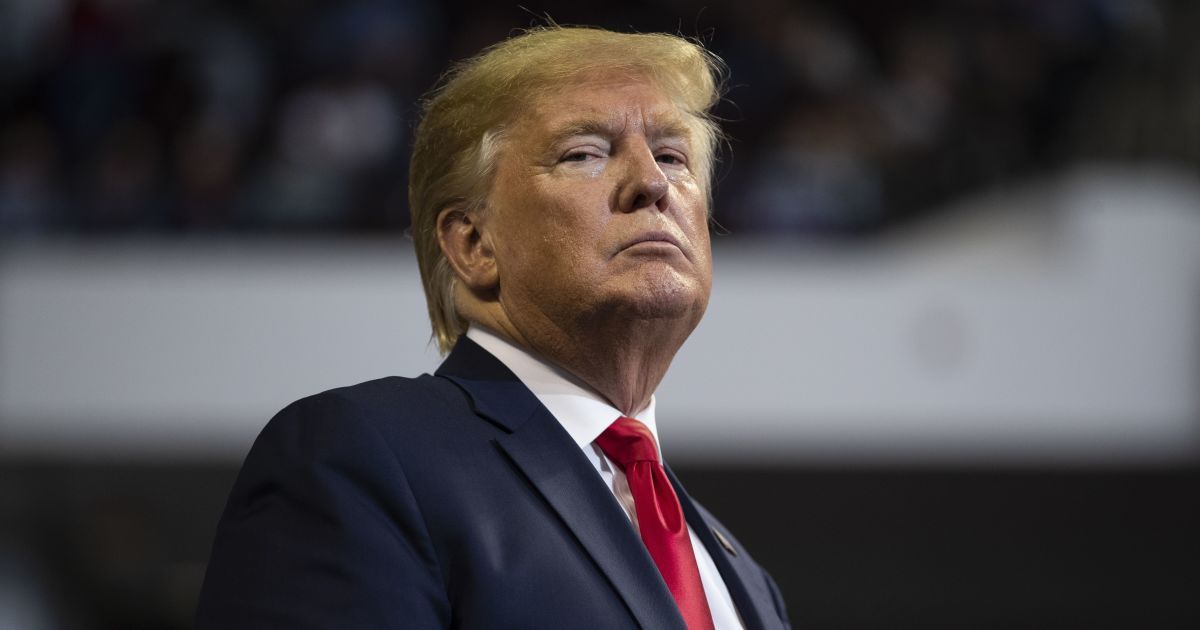 Трампа лечат от коронавируса экспериментальным препаратом