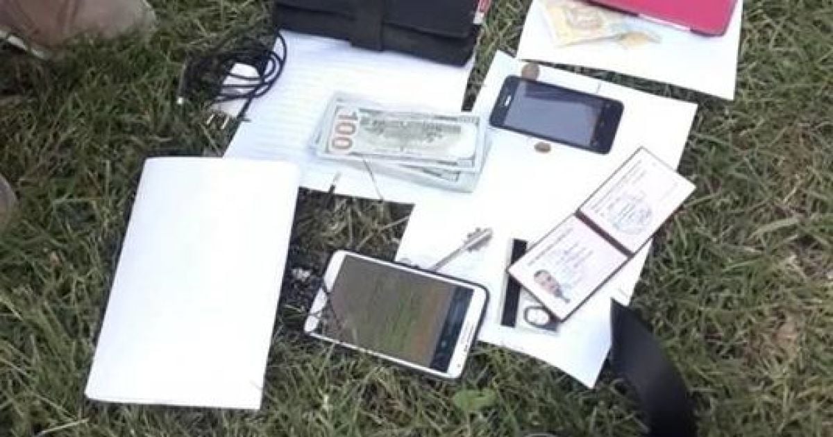 Начальник відділення поліції в аеропорту "Київ" погорів на хабарі у 7 тис. доларів