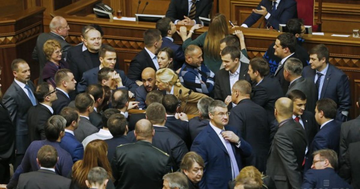 У Раді сьогодні блокували трибуну