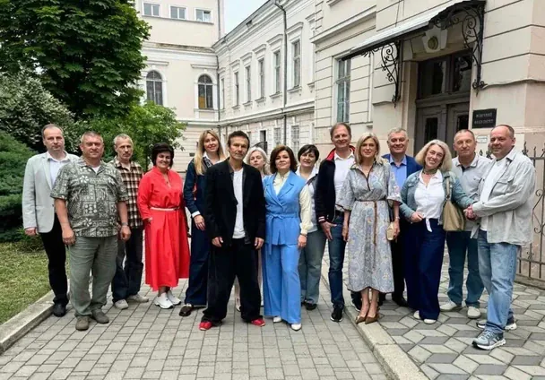 Святослав Вакарчук з одногрупниками