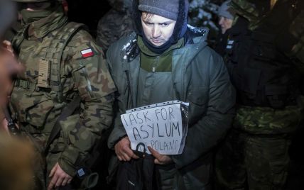 Білоруські силовики сліпили лазером та кидали каміння: мігранти знову штурмували кордон Польщі