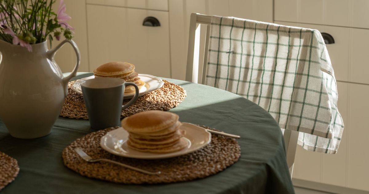 Як очистити кухонний рушник в мікрохвильовій печі