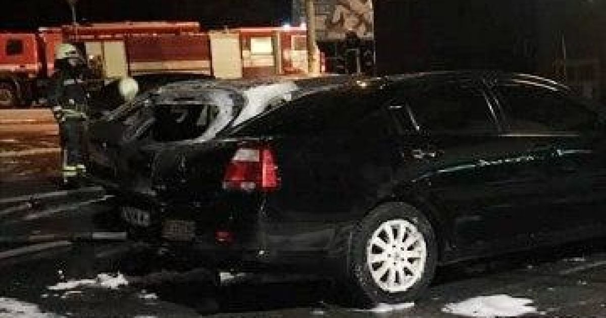 Возле Киева злоумышленники сожгли сразу четыре машины