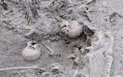 Порубили саблями и топорами: археологи нашли останки детей и женщин, замученных при коллективизации