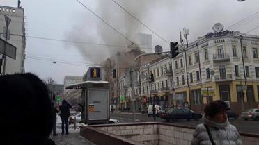 У центрі Києва загорівся будинок
