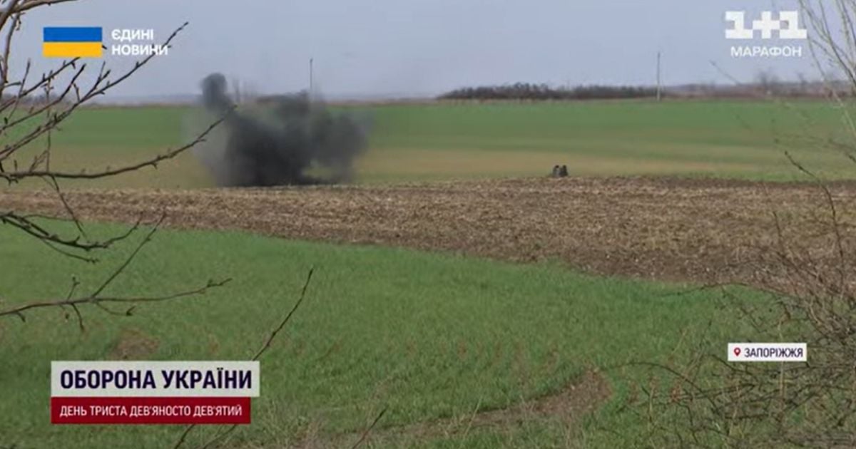 Чтобы не по посаженному: в Гуляйполе люди сажают огород после саперов и теперь боятся, что туда не было прилетов