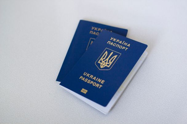 Десятилетия с советским паспортом: 72-летний мужчина получил украинский документ