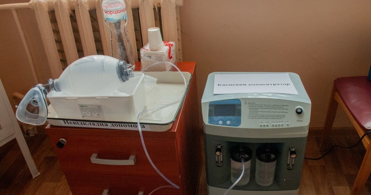 Киснезалежних пацієнтів виписують доліковуватися додому: як отримати концентратор