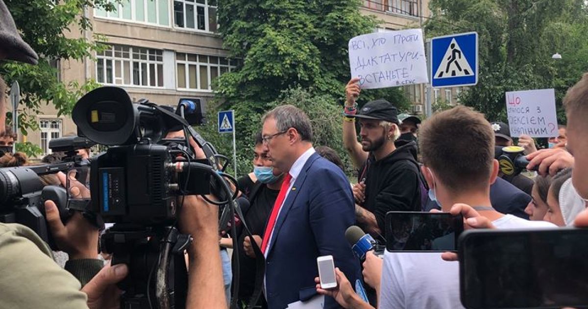 Геращенко: "Смерть волонтера Кучапіна не розслідують як вбивство"