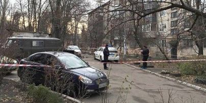 У Києві в сміттєвому баку знайшли тіло зарізаного чоловіка