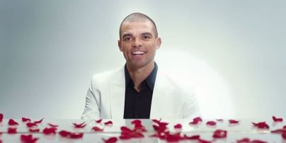 Защитник "Реала" в романтичной рекламе признался в любви своим бутсам