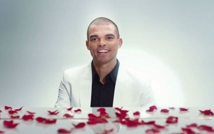 Защитник "Реала" в романтичной рекламе признался в любви своим бутсам