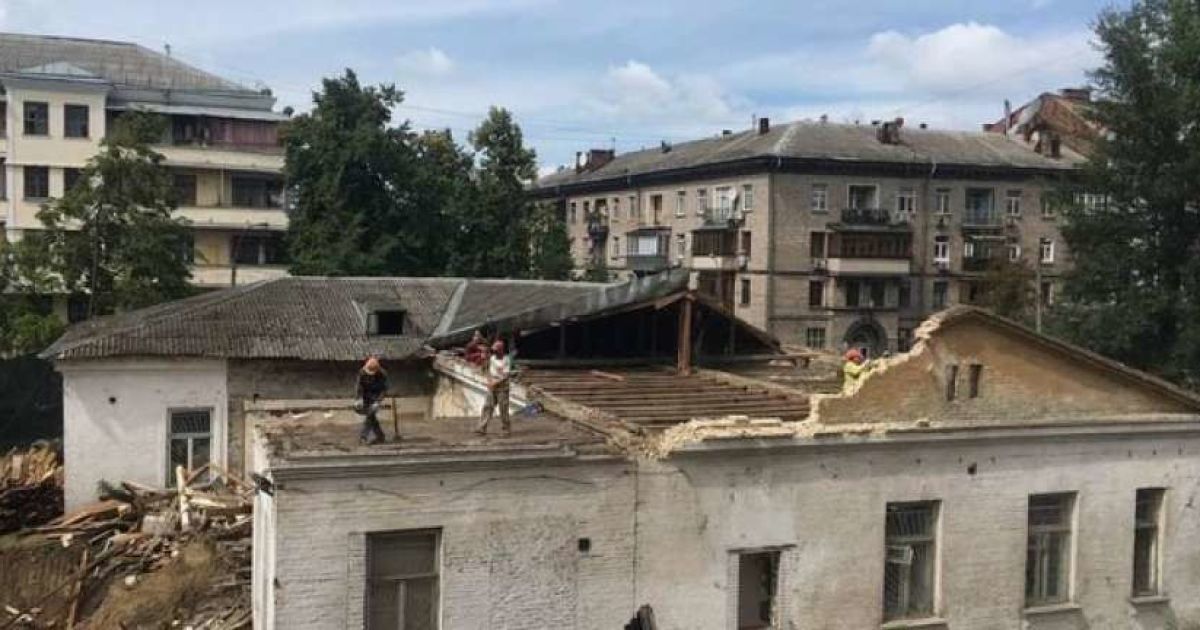 Вночі у Києві знесли садибу Барбана XIX століття: відео