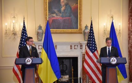 Кулеба поговорив з Блінкеном про прискорення постачання важкого озброєння до України