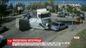 Камеры видеонаблюдения зафиксировали масштабное ДТП в Днепре