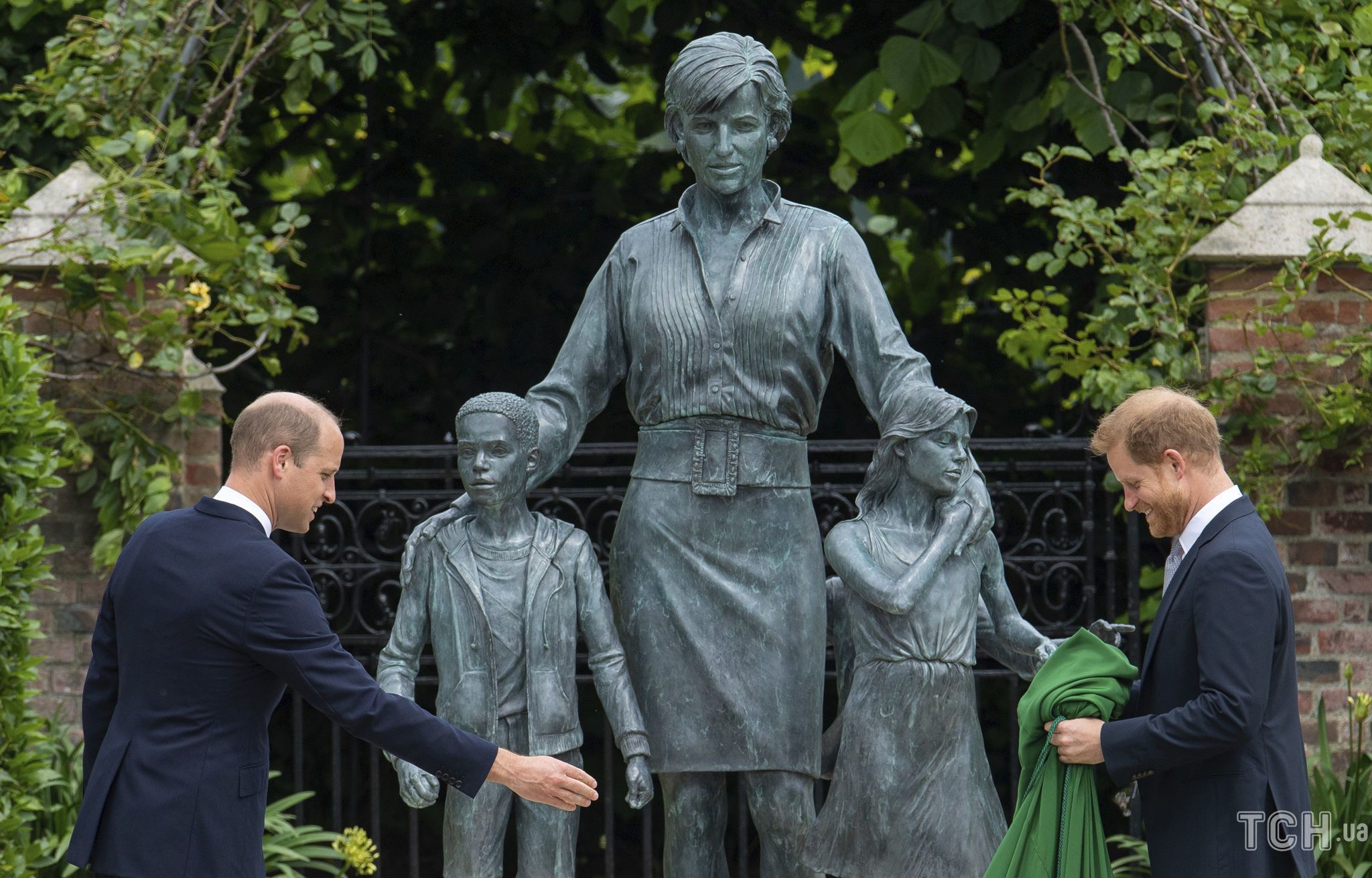 Церемония открытия статуи принцессы Дианы - фото — Общество