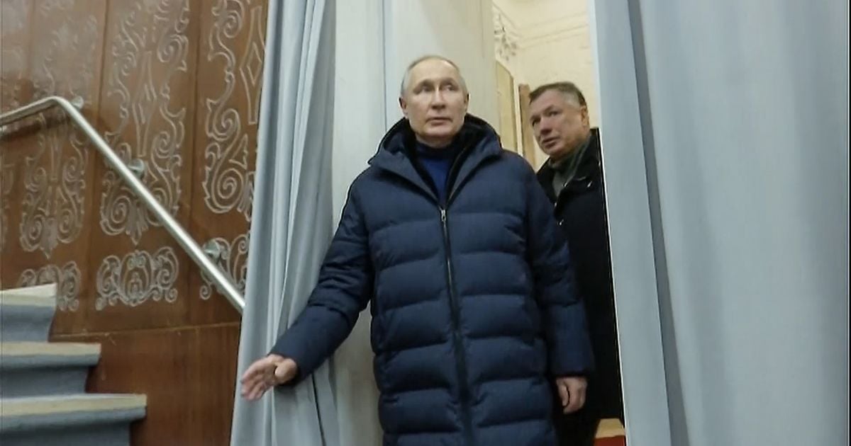 Визиты Путина в Крым и Мариуполь связаны с ордером на его арест — российский оппозиционер