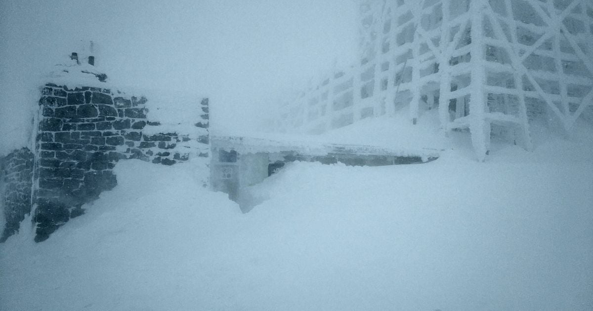 У Карпатах - 12 градусів морозу: туристів закликають утриматися від походу в гори (фото)