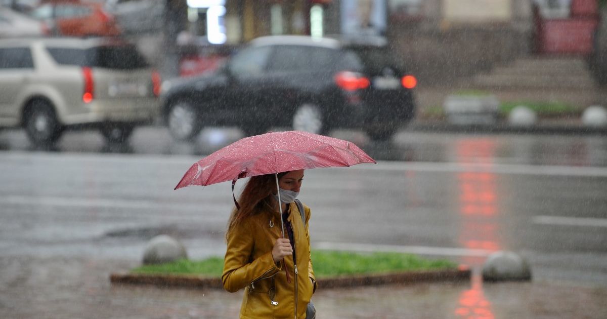 Погода в Украине 17 мая: спасатели предупредили о граде, грозах и сильном ветре