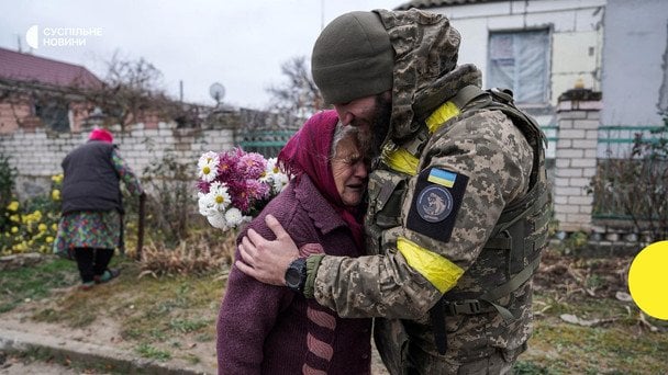 Українці підтримують сильну армію в єдиній системі, але без політичного впливу — результати опитування