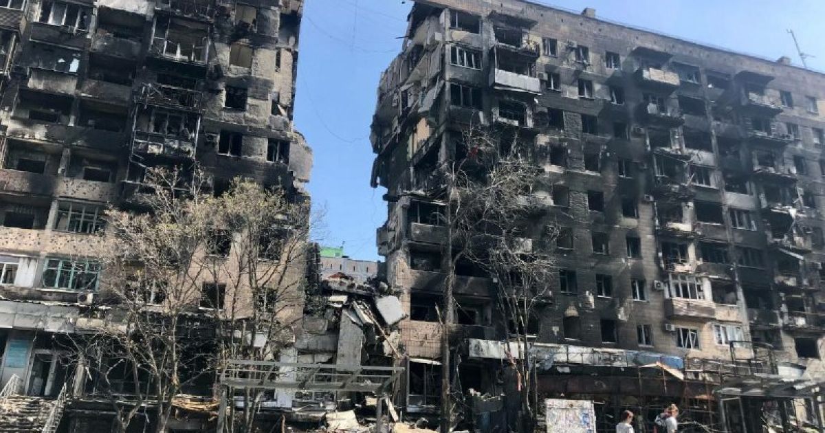 Russian Invaders in Mariupol Unearth Casualty Bodies Buried in Apartment Block Yards and Dispose of them in the Mass Casualty Graves