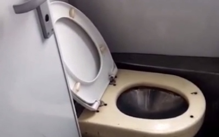 "Звуки из ада": социальные сети шокировала работа новых вакуумных туалетов в поездах "Укрзализныци"