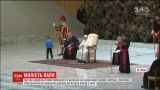 Папа Римский разрешил мальчику поиграть на сцене во время аудиенции в Ватикане