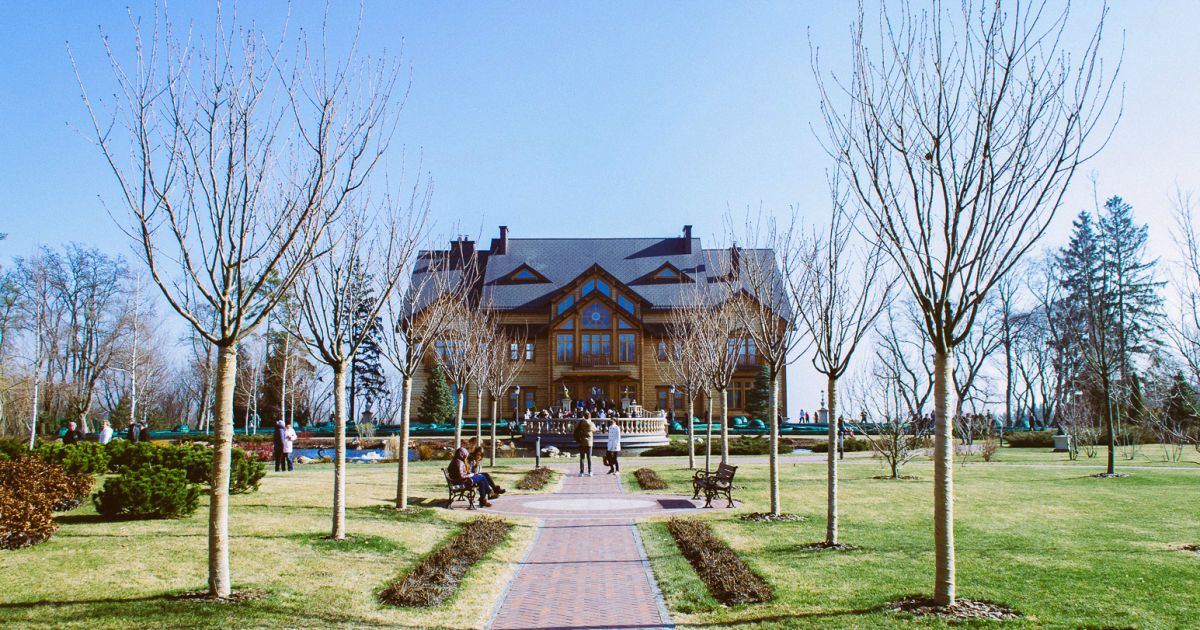 Конфискованному у Януковича "Межигорью" ищут нового управляющего