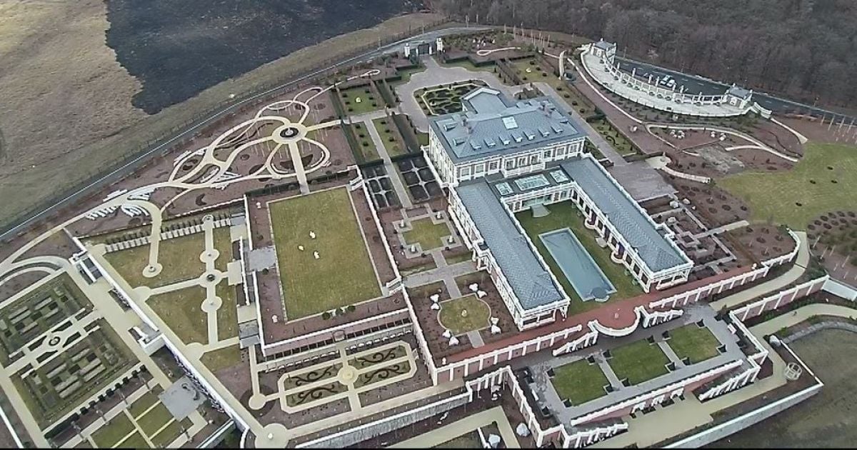 Радник Порошенка побудував "Версаль" біля Феофанії_2 / © Максим Опанасенко facebook