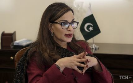 Переборщила с макияжем: министр по вопросам изменения климата Пакистана на интервью