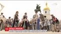 Понад сто людей зібралися на ретрокруїз сучасним Києвом