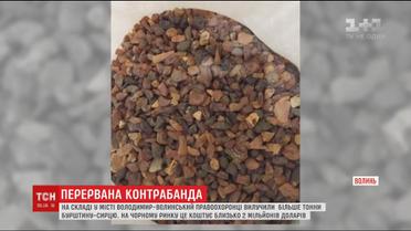Більше тонни бурштину-сирцю вилучили правоохоронці на Волині