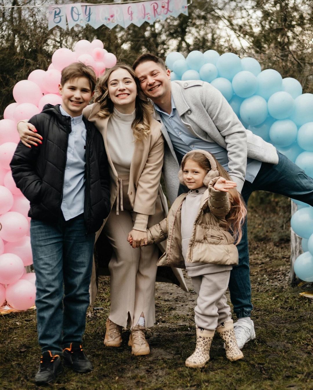 Юрій Ворожко з вагітною дружиною та дітьми / © instagram.com/vorozhko_yura