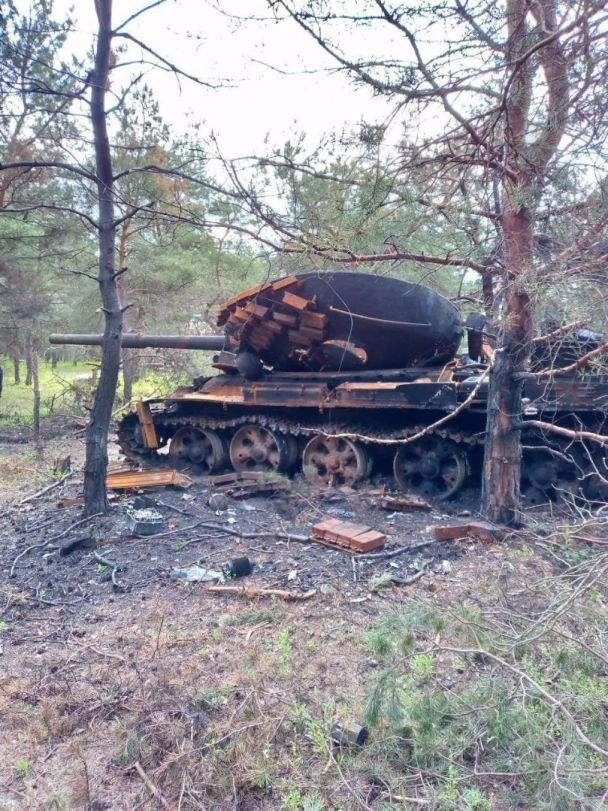 Втрати ворога - на лівому березі Херсонщини втрачено майже 100 танків Т ...