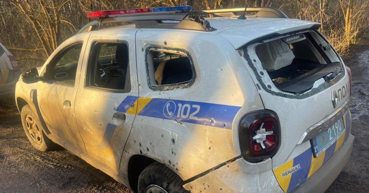 Авто правоохоронців після влучання