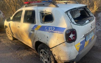 Їхали затримувати колаборантів: окупанти вдарили з дрона по машині правоохоронців (фото)