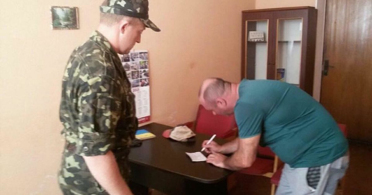 Охранник получил повестку / © Facebook/Антон Геращенко