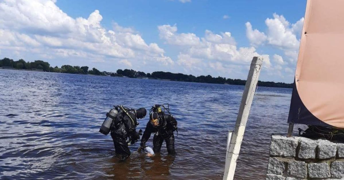 У Києві з Дніпра витягли тіло чоловіка