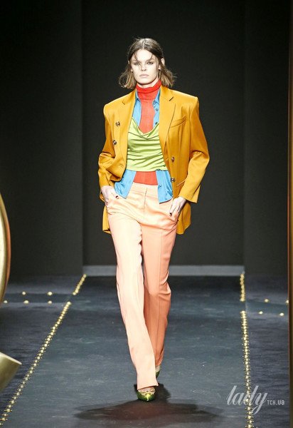Коллекция Versace прет-а-порте сезона осень-зима 2019-2020 / © East News